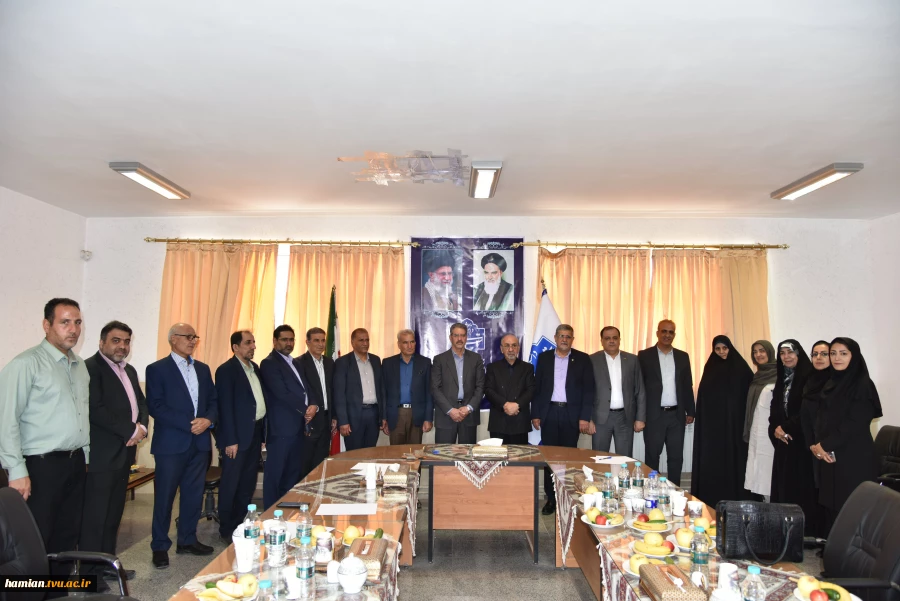 در راستای گسترش حمایت‌های کریمانه صورت گرفت:
امضای تفاهم‌نامه مشترک بین دانشگاه ملی مهارت و بنیاد فرهنگی شهید خوشنویسان 5