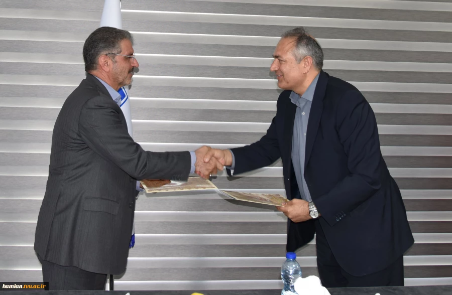 در راستای گسترش تعاملات ارتباط با صنعت صورت گرفت:
امضای تفاهم‌نامه مشترک بین دانشگاه ملی مهارت و شرکت دیارخودرو 7