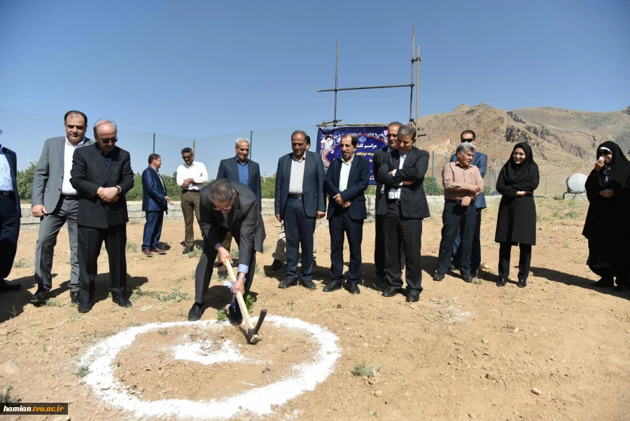 با حضور ریاست دانشگاه ملی مهارت، عضو هیئت امنای دانشگاه و خیرین استانی برگزار شد:
آیین کلنگ‌زنی مجموعه خوابگاهی _ رفاهی آموزشکده پسران گلپایگان 2