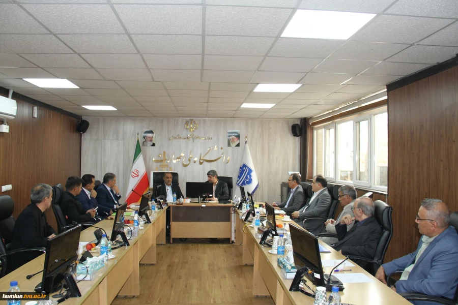 رئیس واحد استانی، رابط خیرین و برخی از اعضای هیئت امنای استان فارس میهمان ویژه نشست بنیاد حامیان 12